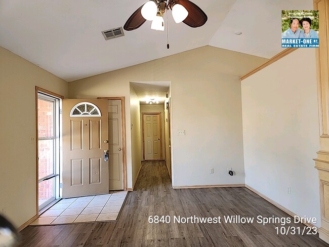 Building Photo - 6840 NW Willow Springs Dr