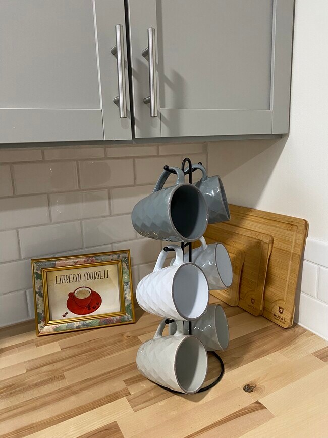 Building Photo - 52 Pomeroy Ave