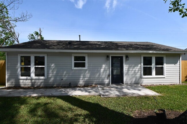 Primary Photo - 10946 Fullerton Dr