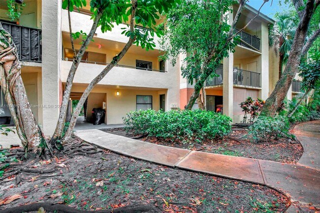Building Photo - 9999 Summerbreeze Dr