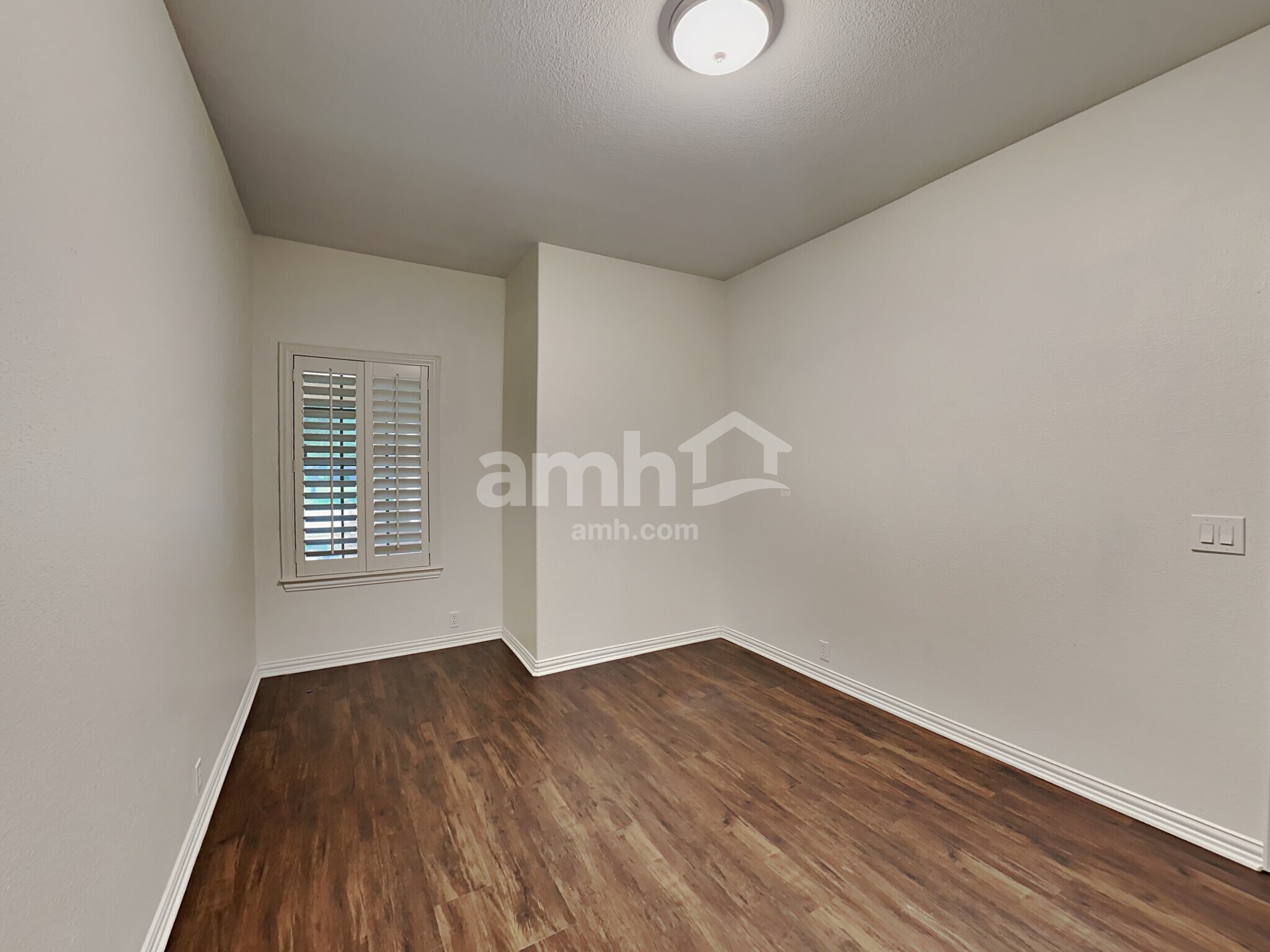 Building Photo - 105 Broken Arrow St
