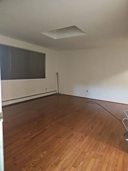 Building Photo - 32 Scooter Ln