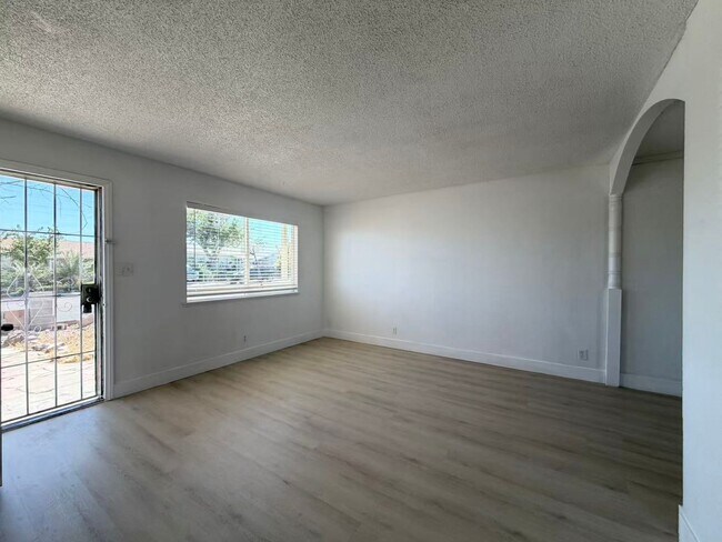 Building Photo - 6508 Evergreen Ave