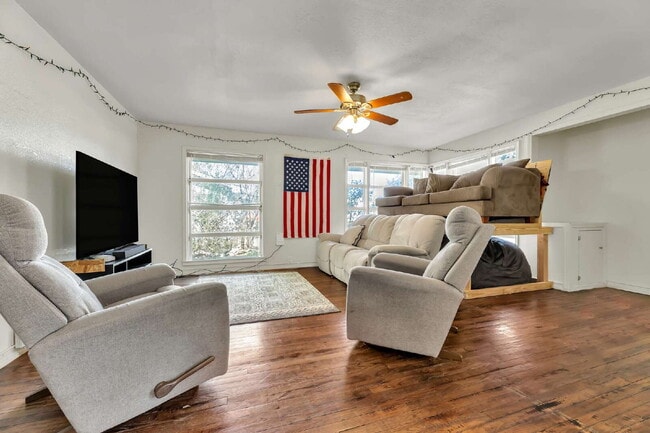 Building Photo - 520 Helena St