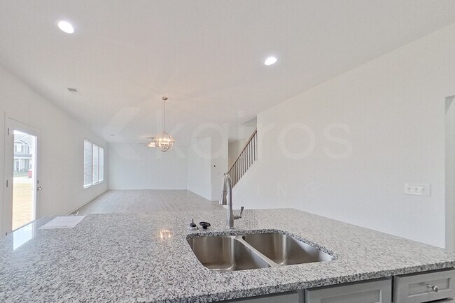 Building Photo - 100 English Oak Ln