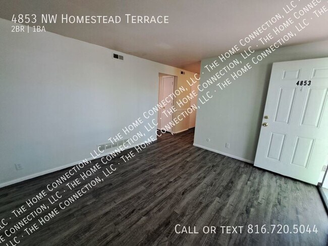 Building Photo - Clean 4-Plex Apartment-Park Hill Schools!