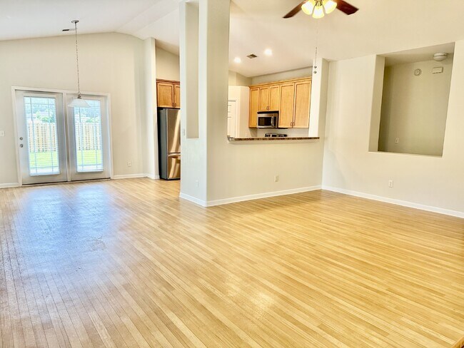 Building Photo - Three Bedroom Home located in Midpoint!