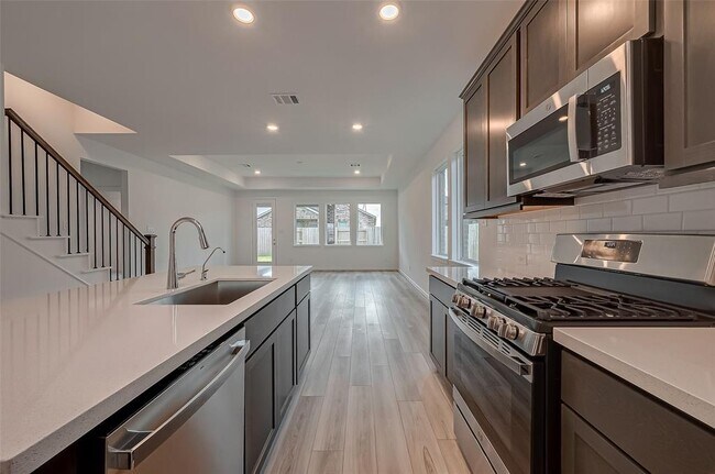 Building Photo - 21807 White Stone Creek Dr