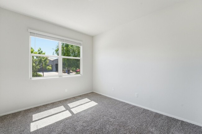 Building Photo - Stylish 3BR Home with Granite Counters + Community Parks & Splash Pads