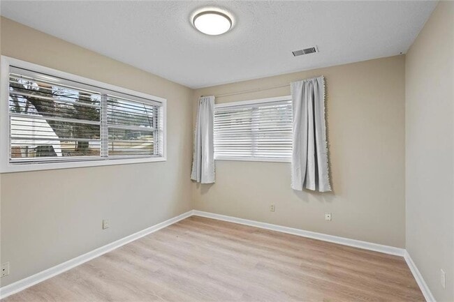 Building Photo - 1201 Shoreham Dr