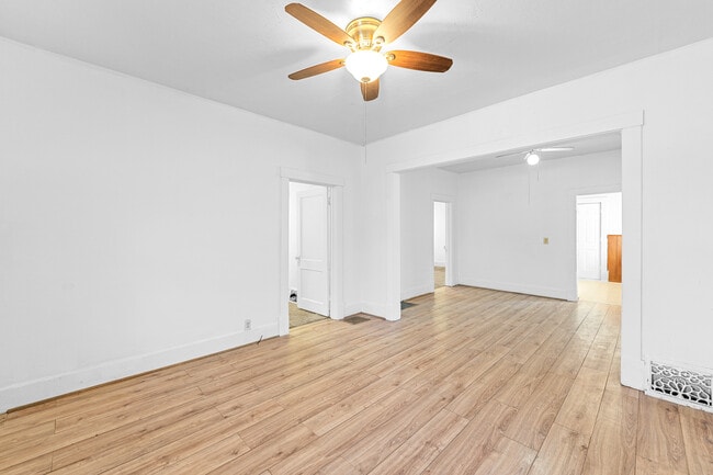 Building Photo - 415 S Phillips Ave