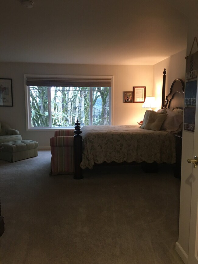 Building Photo - Beautiful 3 bedroom 2.5 Bath in North Corv...