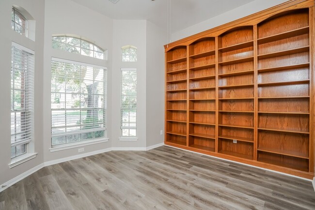 Building Photo - 1423 Tilman Dr