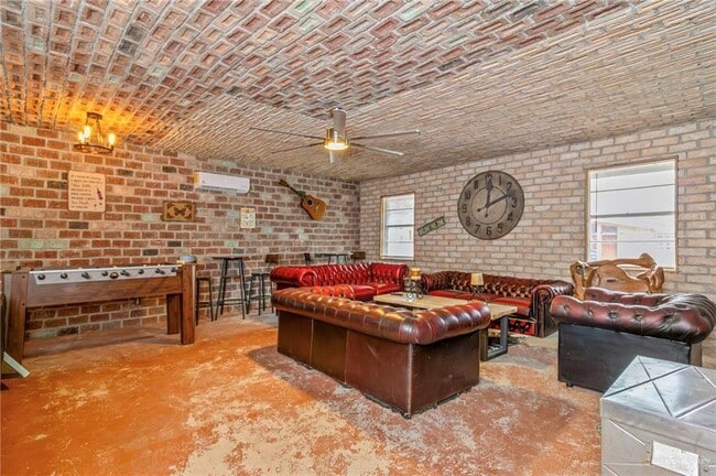 Building Photo - 20 N Shary Rd