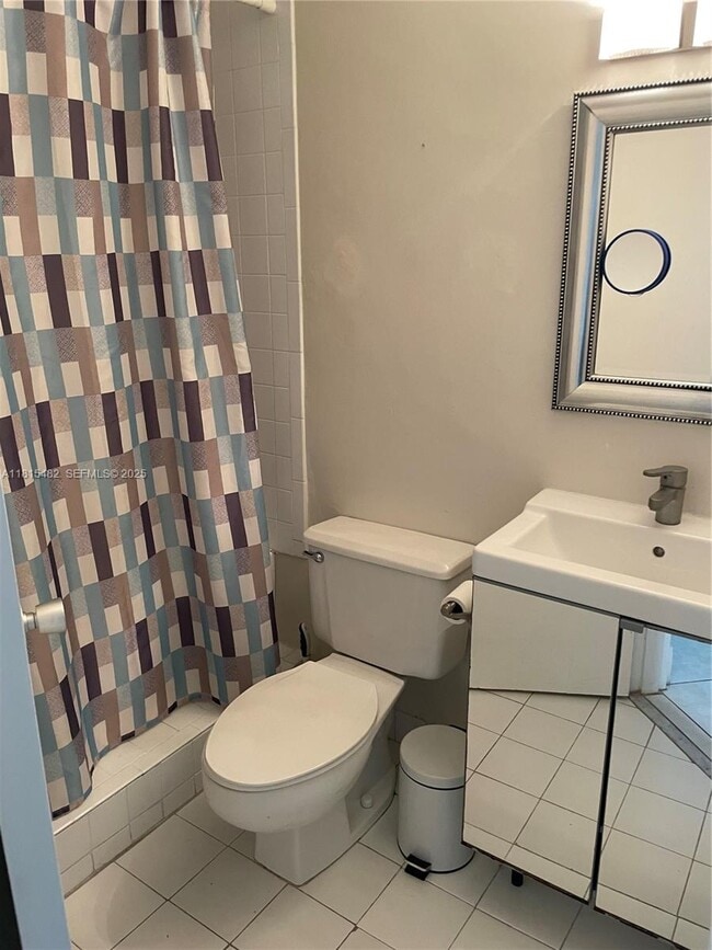 Building Photo - 801 Brickell Bay Dr