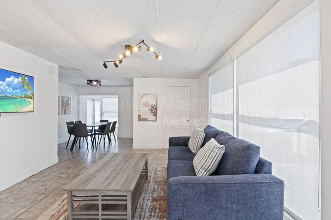 Primary Photo - 699 S Federal Hwy