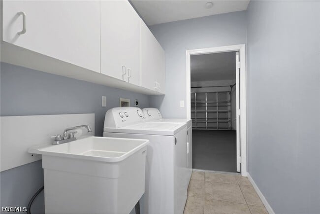 Building Photo - 5013 SW 16th Pl