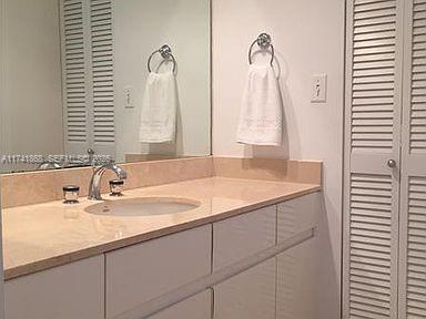 Building Photo - 888 Brickell Key Dr