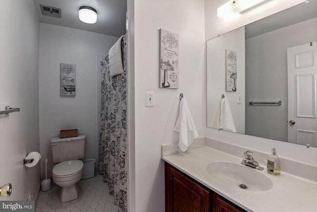 Building Photo - 2131 Silentree Dr