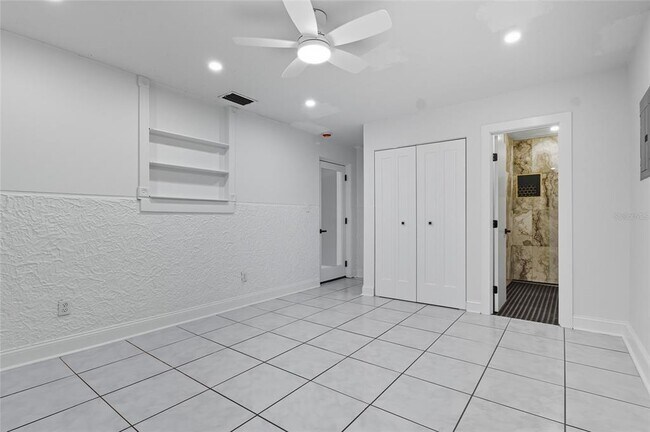 Building Photo - 1110 W Coral St