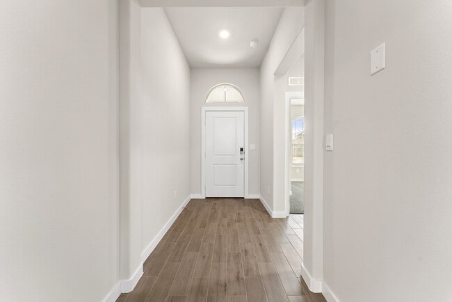 Building Photo - 2101 Fortune Dr