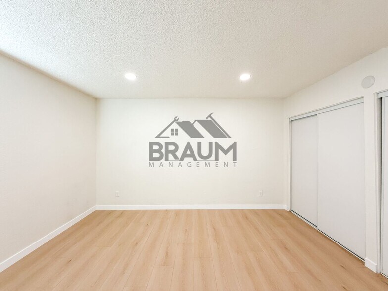 Building Photo - 4636 Laurel Canyon Blvd