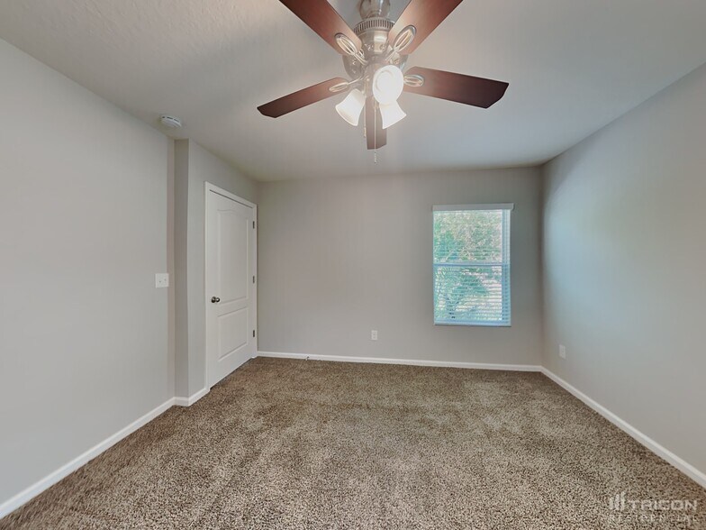 Building Photo - 8675 Julia Marie Cir