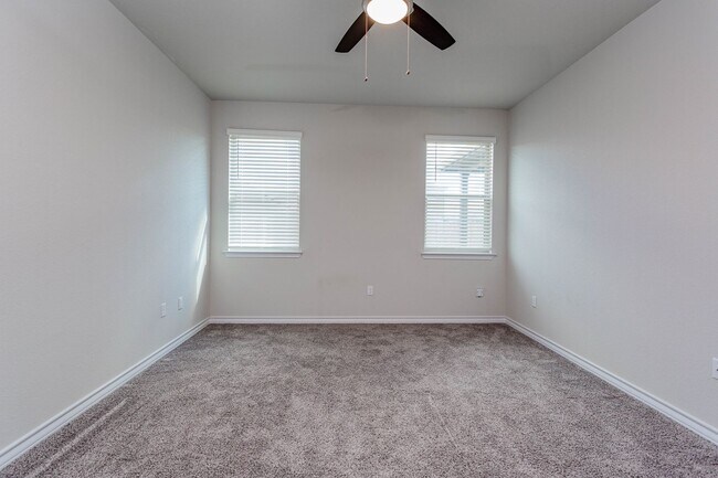 Building Photo - Luxurious Newer Construction 3-Bedroom Hom...