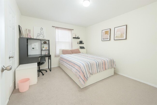 Building Photo - 242 Zuma Dr