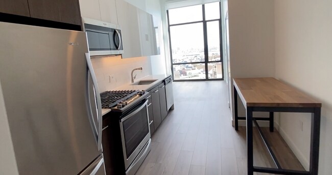 Building Photo - 1243 N Paulina St