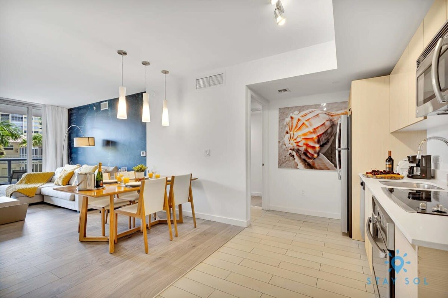 Building Photo - 2602 E Hallandale Beach Blvd