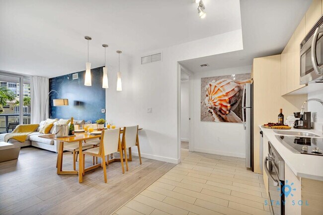 Building Photo - 2602 E Hallandale Beach Blvd