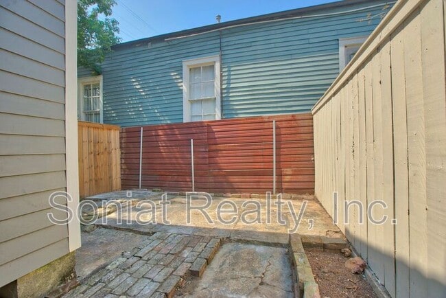 Building Photo - 3253 Annunciation St