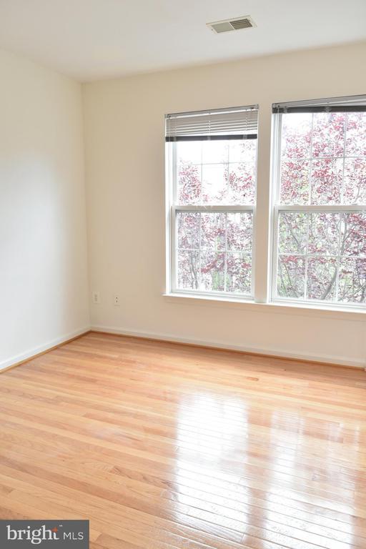 Building Photo - 2542 Banshire Dr