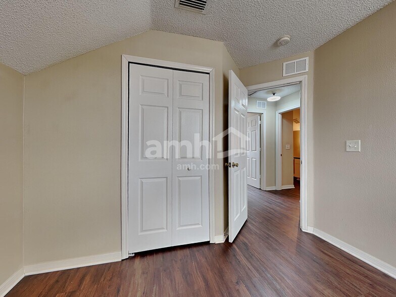 Building Photo - 28721 Seashell Ct