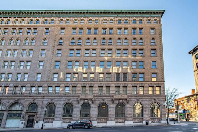 Building Photo - 143 E State St