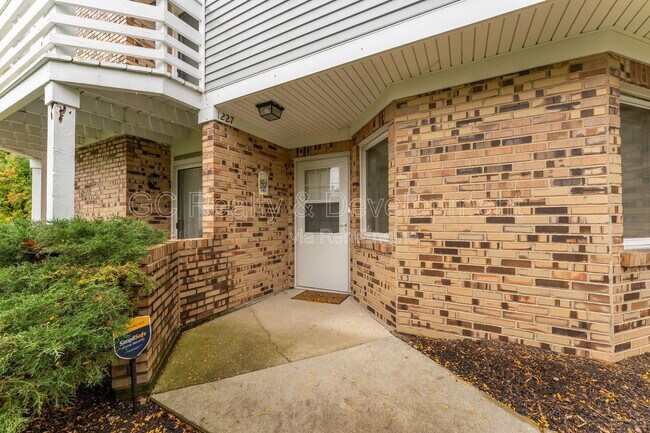 Building Photo - 1227 Ranchview Ct