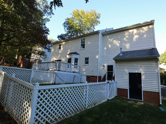 Building Photo - 4-Bedroom Home on Quiet Cul-de-Sac - Must See