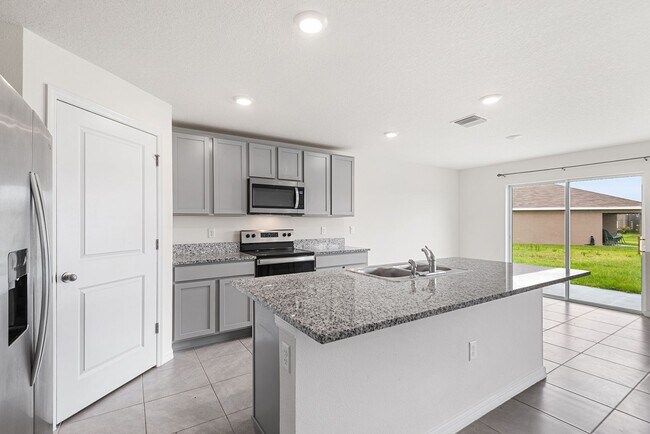 Building Photo - WIMAUMA HOME FOR RENT!