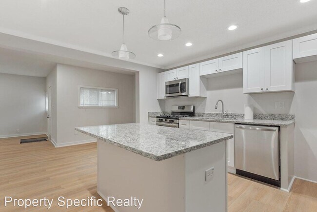 Primary Photo - 4 br, 2 bath House - 724 E. Nelson Ave