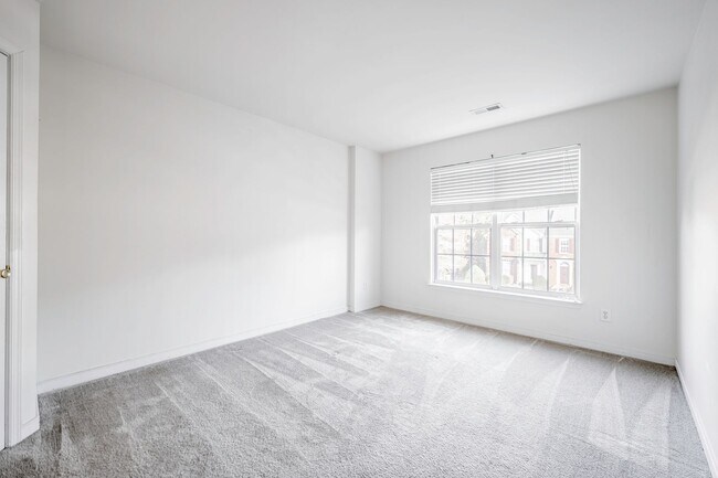 Building Photo - Gorgeous Luxury Townhome for rent