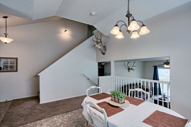 Building Photo - 3 Bedroom 2 1/2 Bath Split Level in Johnstown