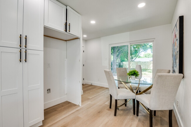Building Photo - 7826 Woodshire Dr