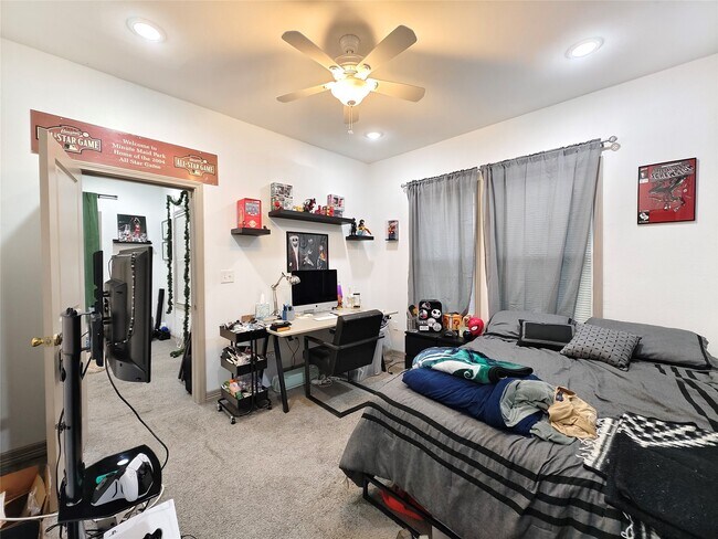 Building Photo - 1217 Campbell St