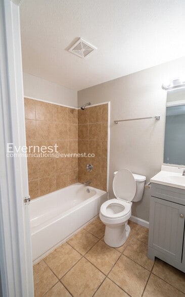Building Photo - 907 Garywood Pl