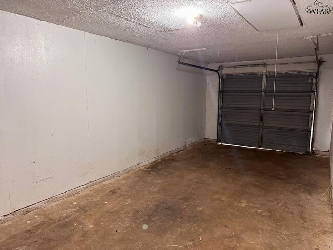 Building Photo - 1813 Westcliff Dr