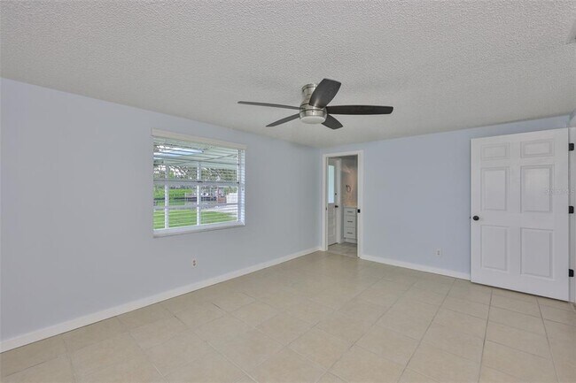 Building Photo - 423 Flamingo Dr