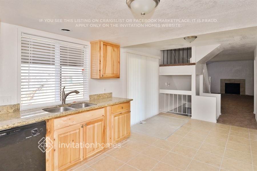Building Photo - 3679 S Helena Way