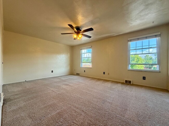 Building Photo - 450 Mower Dr