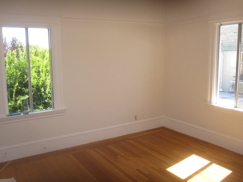 Back bedroom - 5826 Occidental St